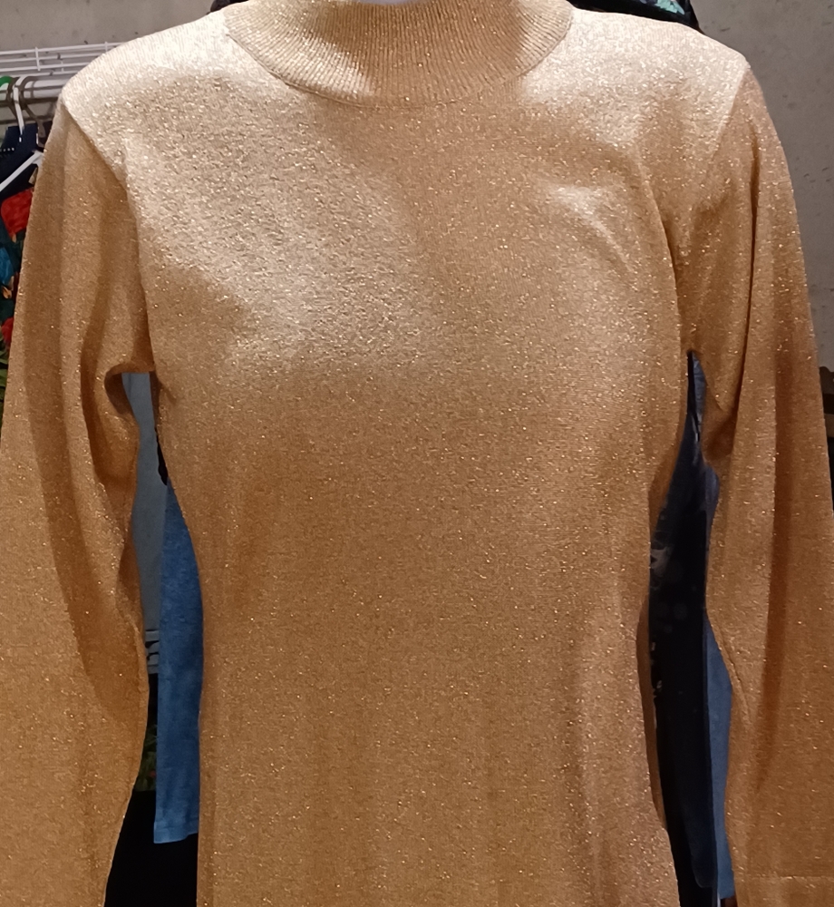 Marissa Christina collection  vintage Womens long sleeve golf metallic top